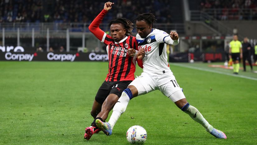 Chukwueze and Lookman fight for the ball (©Marco Luzzani/Getty Images)