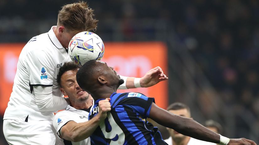 Yup, you have to battle fiercely for the Serie A title (©Marco Luzzani/Getty Images)