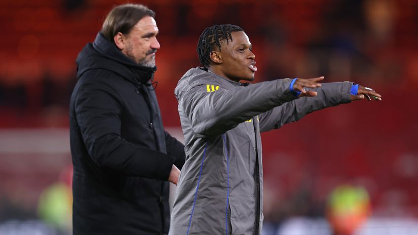 Daniel Farke and Largie Ramazani of Leeds United (©Ed Sykes/Getty Images)