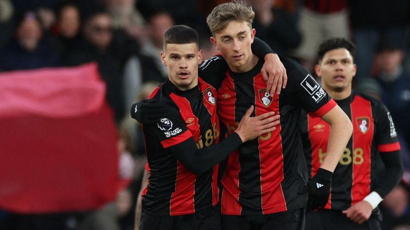 Milos Kerkez and Dean Huijsen celebrating it for Bournemouth (©REUTERS/Isabel Infantes )