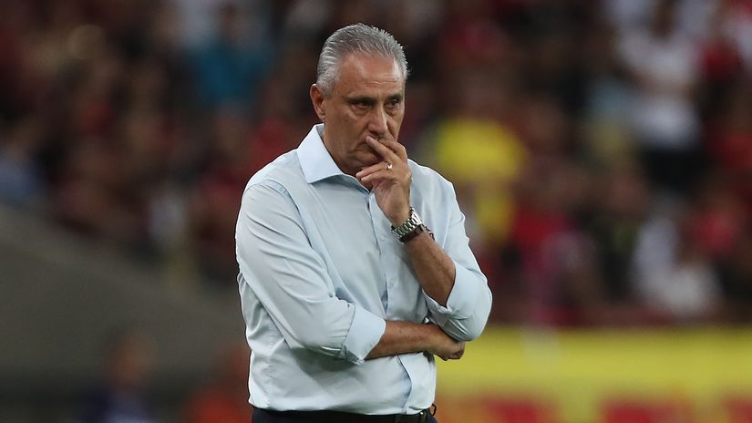  Tite looks on during a match (©Wagner Meier/Getty Images) 