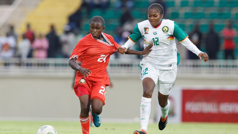 Mwanakombo Bakari (L) of Junior Starlets contest for ball with Chelsea Ngong of Cameroon © Mozzart Sport