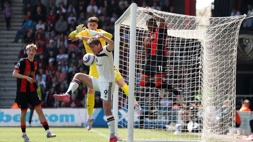 Hojlund in the rival's box today (© Ryan Pierse/Getty Images)