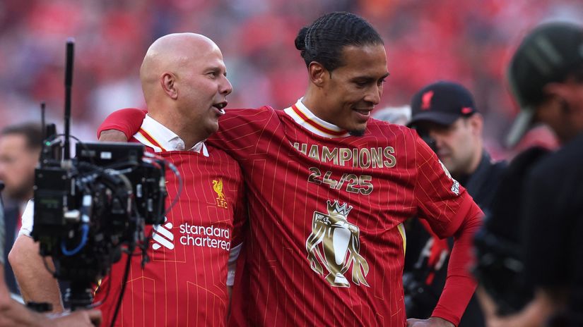 Slot & Van Dijk celebrate the title (©Reuters/Phil Noble/Gallo Images)