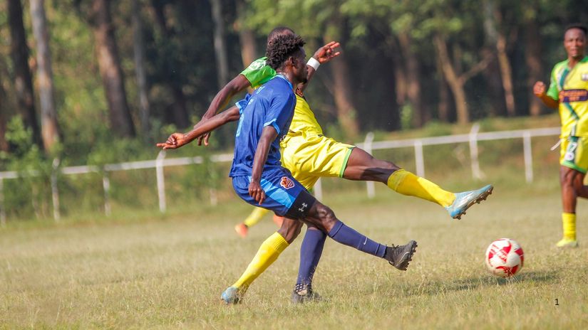 Michael Owen (R) © Rodgers Odhiambo