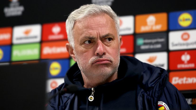 The Special way - "I flip a coin for starting XI"