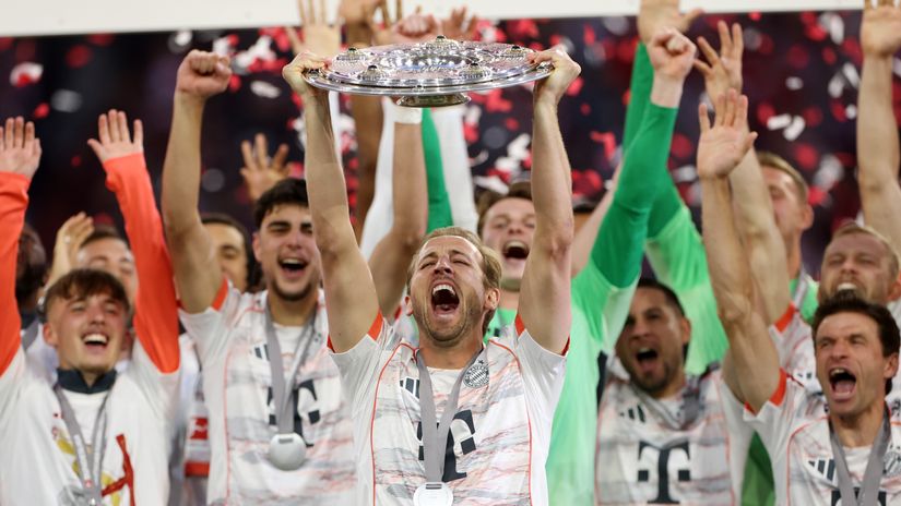 He has finally won it! Kane lifts Bundesliga trophy