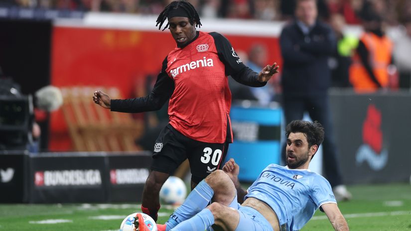Frimpong in action for Bayer Leverkusen (©Lars Baron/Getty Images)