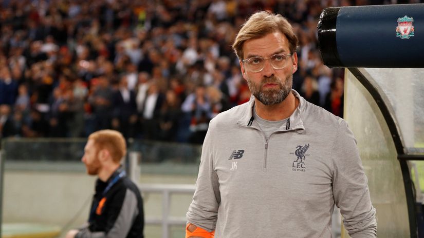 Klopp in front of Liverpool's bench against Roma at Stadio Olimpico in the 2018 UCL semi-final (©Reuters/John Sibley/Gallo Images)