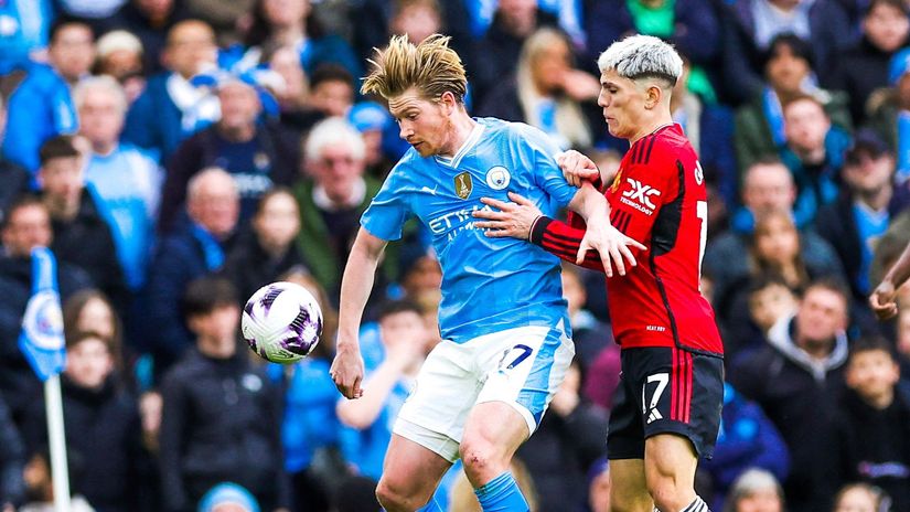 De Bruyne and Garnacho in a duel in March 2024 (©AFP)