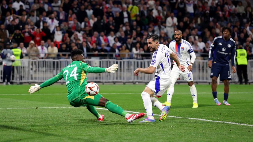Cherki scoring against Mancester United (©Getty Images)