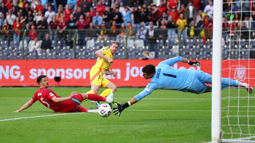 De Bruyne scores for Belgium last night for the win (©REUTERS/Yves Herman)