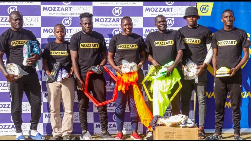 Ernest Mohammed with friends at MYSA © Mozzart Sport