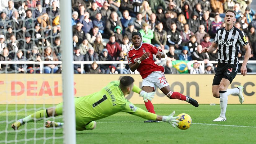 Elanga fires against his Newcastle teammates (©Ian MacNicol/Getty Images)