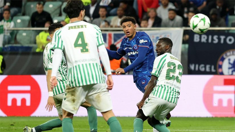 Jadon Sancho in the Conference League final against Betis (©Richard Heathcote/Getty Images)