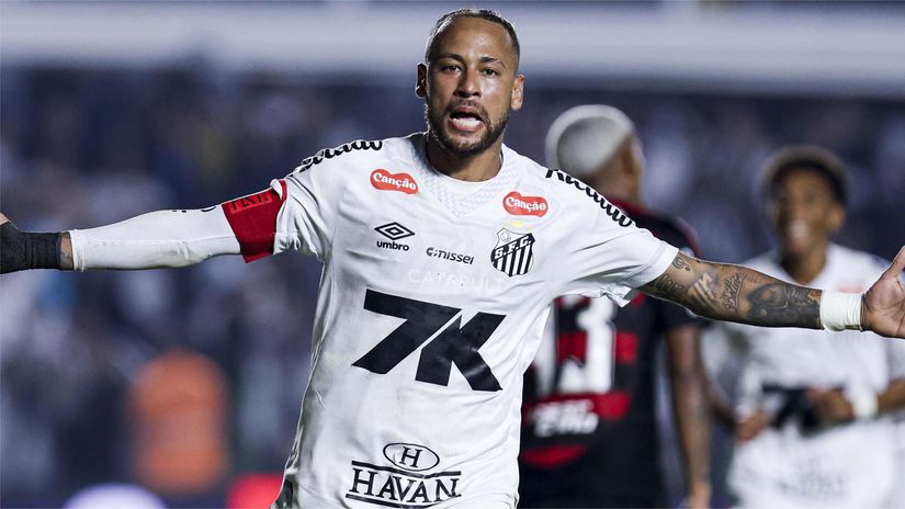 Neymar celebrates last night after scoring (©Ricardo Moreira/Getty Images)