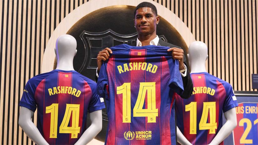 Rashford with his Barca shirt (©David Ramos/Getty Images)