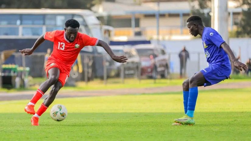 Lewis Bandi (L) © Harambee Stars 
