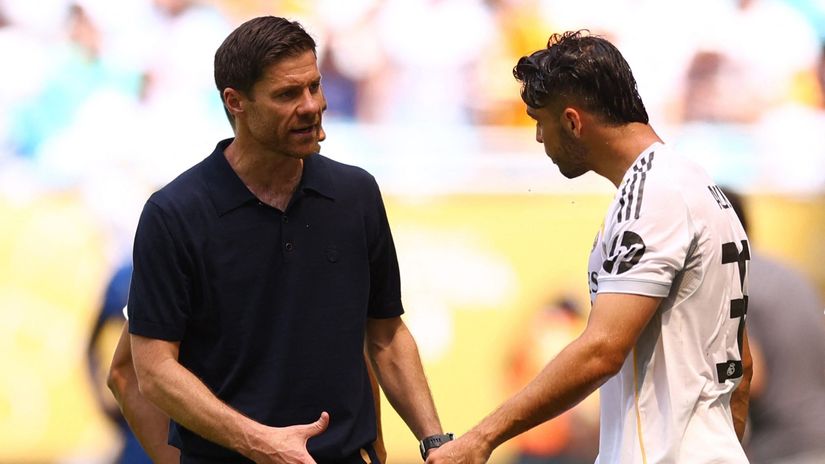 Xabi Alonso & Raul Asencio (©Reuters/Hannah Mckay/Gallo Images)