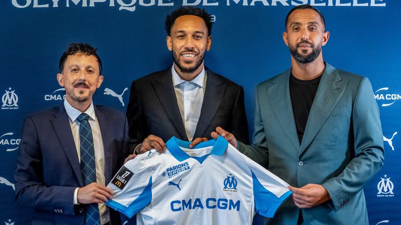 Aubameyang at his unveiling (©x.com/OM_English)