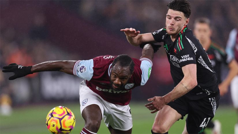 Antonio in action for West Ham against Rice of Arsenal (©Julian Finney/Getty Images)