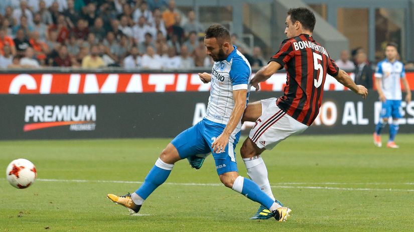 Craiova back in the days against AC Milan (©Getty Images)