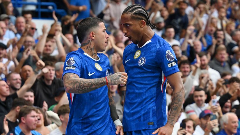 Enzo Fernandez & Joao Pedro celebrate the Argentinian's goal (©Mike Hewitt/Getty Images)