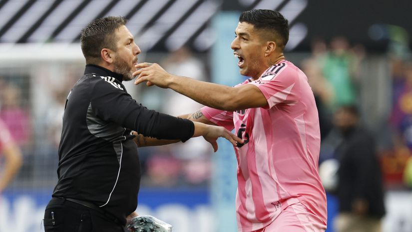 Angry Luis Suarez (©Getty Images)