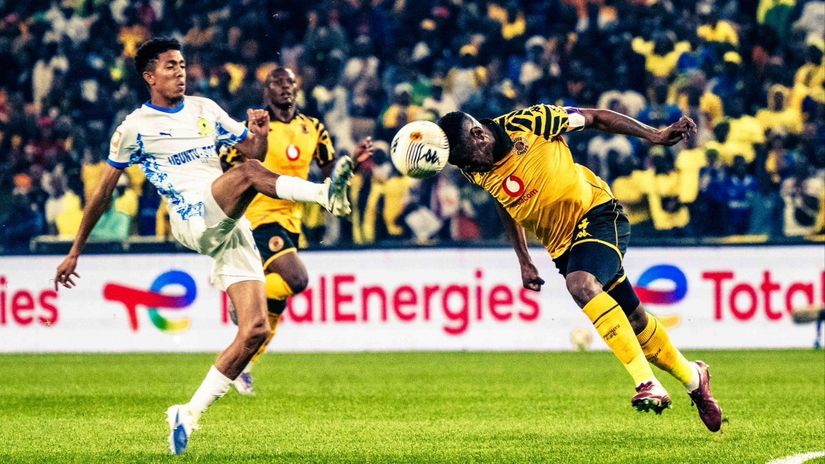 Action between Chiefs and Sundowns © Kaizer Chiefs of X