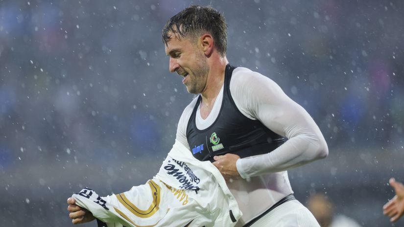 Aaron Ramsey after his latest goal (©Getty Images)