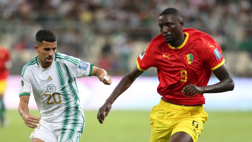 Atal of Algeria and Guirassy of Guinea in action (©AFP)