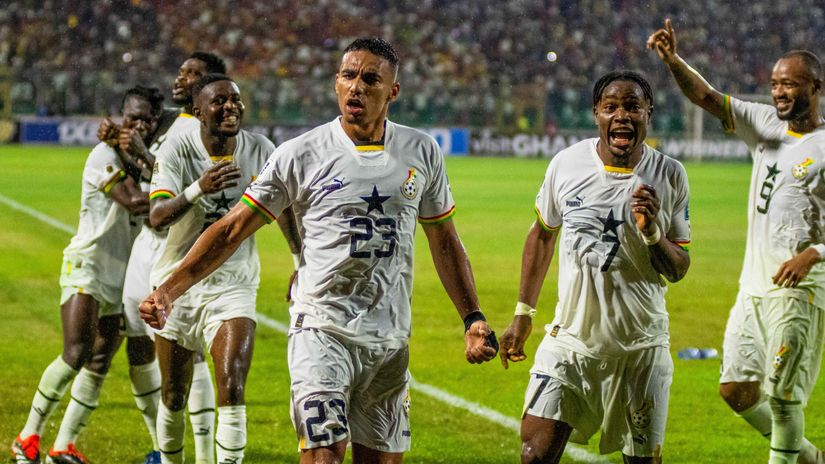 Alexander Djiku (#23) was Ghana's hero tonight (©Fred Dis/Gallo Images)