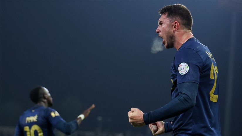 Aymeric Laporte plays with Sadio Mane at Al Nassr (©Yasser Bakhsh/Getty Images)
