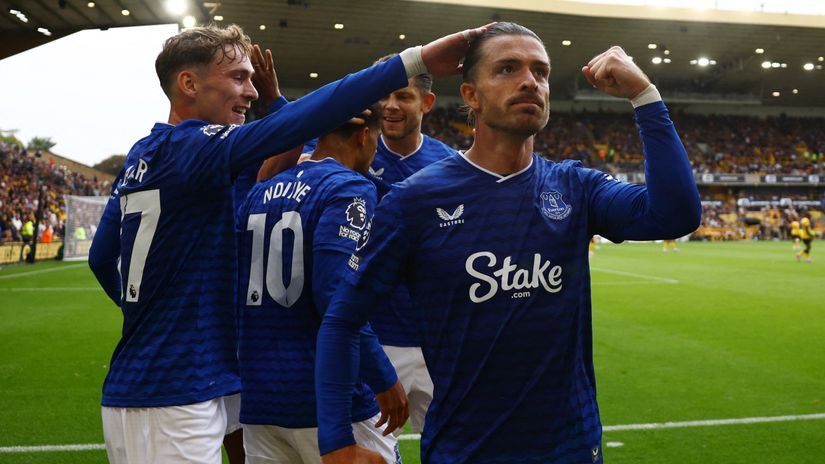 Grealish celebrates one of his assists with his teammates (©Reuters/David Klein/Gallo Images)