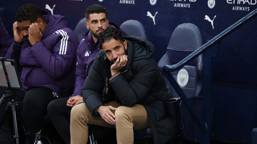 Amorim stubbornly sticks to his pointless system, Neville worried he'd be sacked soon