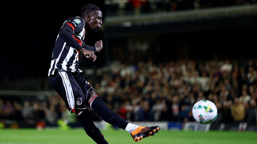 Clarke Oduor in action for Grimsby (©Reuters/Lee Smith/Gallo Images)