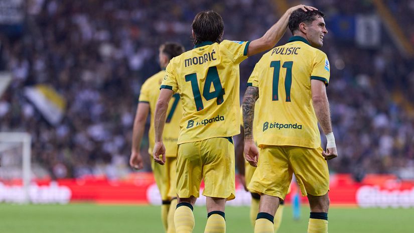 Pulisic celebrates his second goal with Modric (©Emmanuele Ciancaglini/Getty Images)