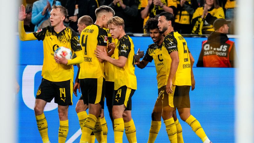 Borussia players celebrating the goal (©Gallo Images)