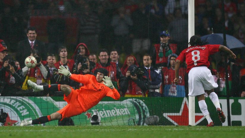 Anderson scoring against Petr Cech in the penalty shootout of the UCL final 2008 (©Getty Images)