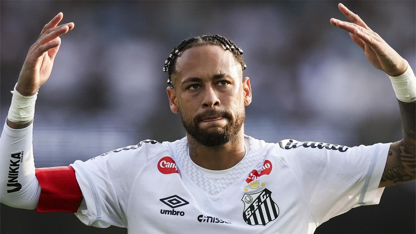 Neymar in Santos shirt (©Alexandre Schneider/Getty Images)