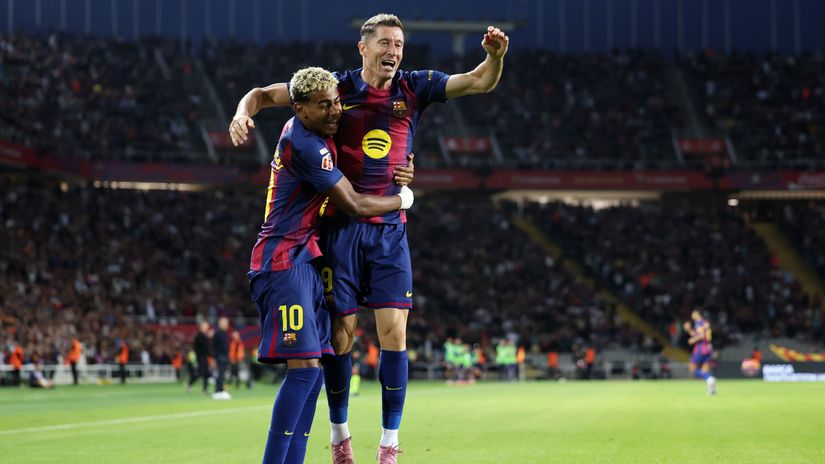It's easy to score when you have this kiddo in your team - Lamine Yamal and Robert Lewandowski (©Getty Images)