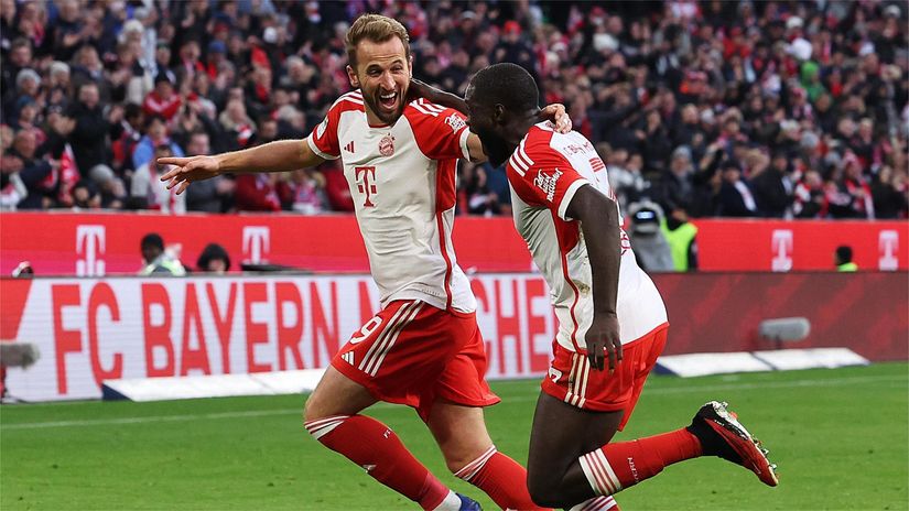 Kane and Upamecano celebrate together (©Alexander Hassenstein/Getty Images)