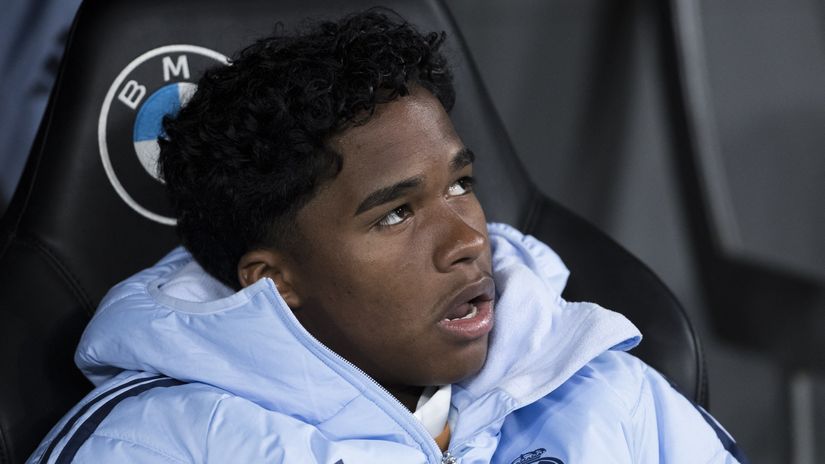 Why is Endrick still on the bench?