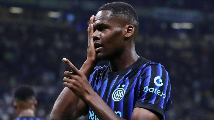 Ange-Yoan Bonny celebrates after scoring (©Marco Luzzani/Getty Images)