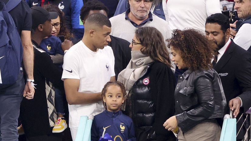Mbappe with his mother and family (©Jean Catuffe/Getty Images/Gallo Images)