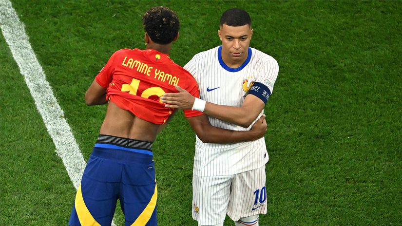 Rivals on the pitch, but with enormous respect between them (©Dan Mullan/Getty Images)