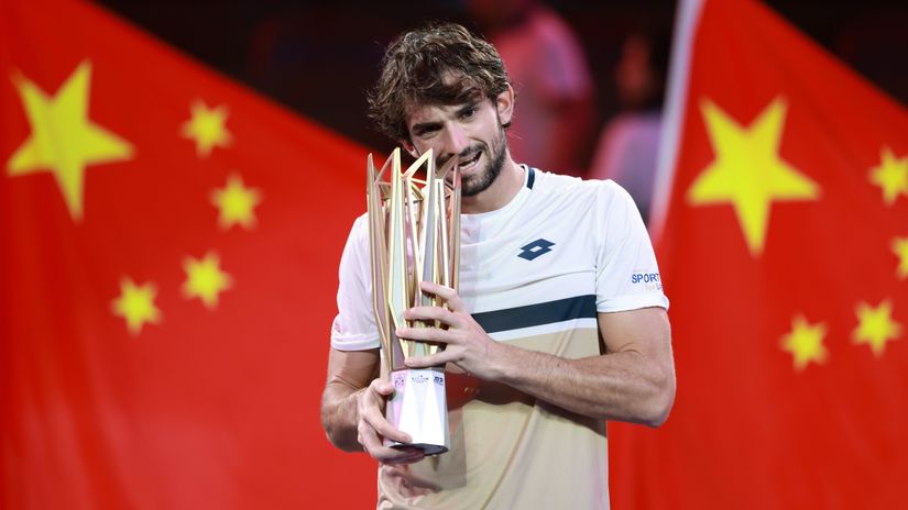 Vacherot with his well-deserved trophy (©Lintao Zhang/Getty Images)