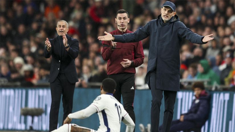 Tuchel looks at Rashford lying on the ground (©Robin Jones/Getty Images)