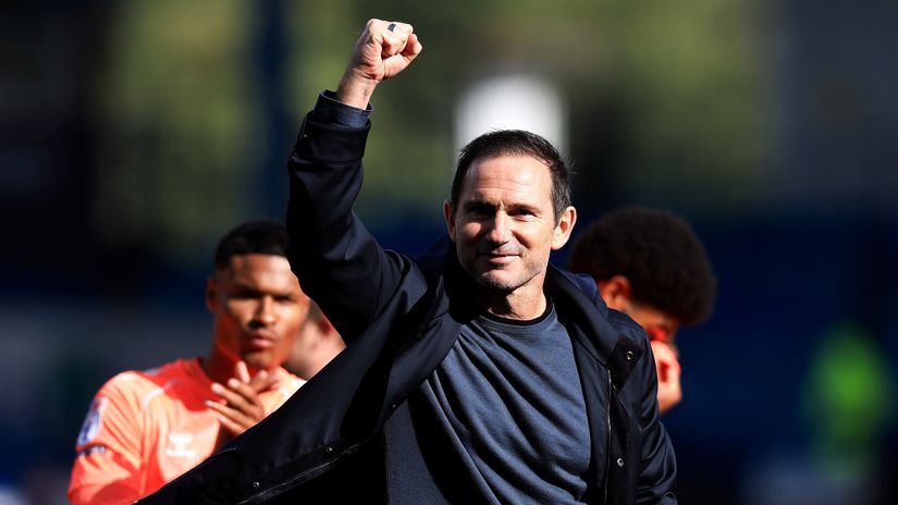 Lampard celebrates his team's victory over Sheffield Wednesday (©Jess Hornby/Getty Images)