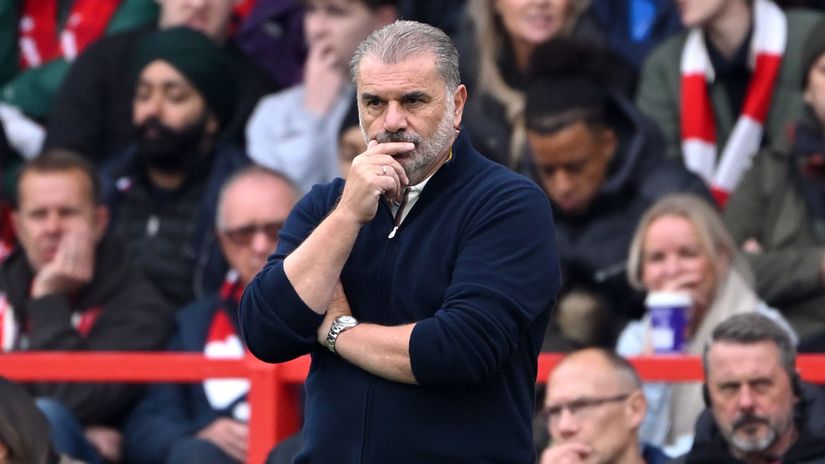 Ange Postecoglou in today's match against Chelsea (©Shaun Botterill/Getty Images)